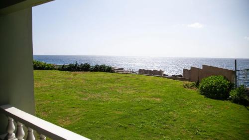 West End Apartamento | Negril Beach Front on The SOV