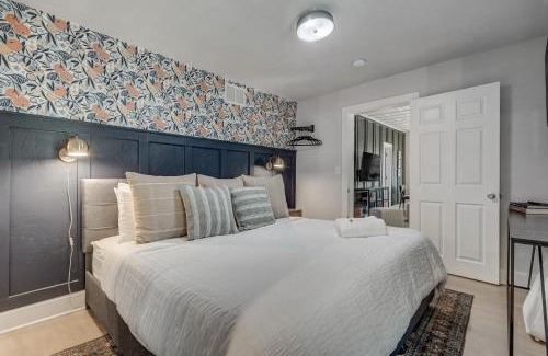 Central Colorado Springs Casa | Neighborly Heights - Downtown King BBQ Fire Pit