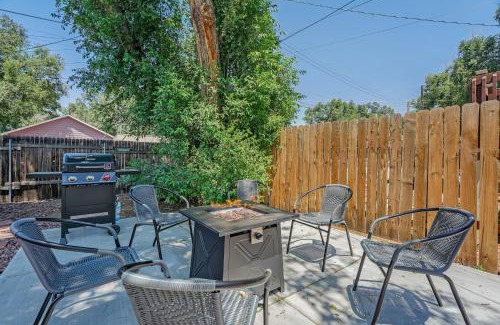 Central Colorado Springs Casa | Neighborly Heights - Downtown King BBQ Fire Pit