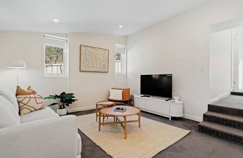 Hobart Central Business District Casa | Neilsen Cottage - Serene River Views near Hobart CBD