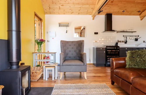 Crediton Cabaña | NELLI LODGE AT MILE END, pet friendly in Cheriton Fitzpaine