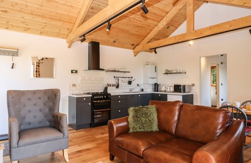 Crediton Cabaña | NELLI LODGE AT MILE END, pet friendly in Cheriton Fitzpaine