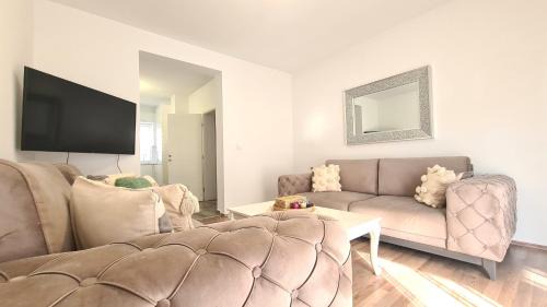 Crno Apartamento | Nellie