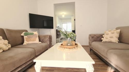 Crno Apartamento | Nellie
