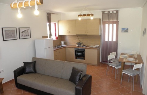 Spata-Artemida Casa | nemhouses near the airport and the sea in artemida