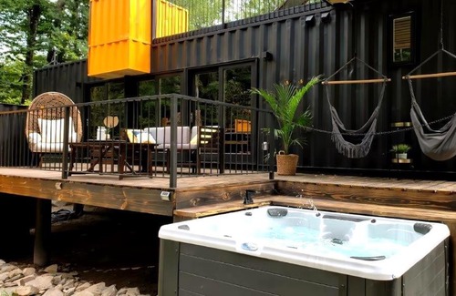Smallwood Casa | Neo Nature Container Box- Hot Tub, Wood Pizza Oven