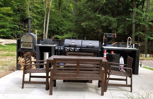 Smallwood Casa | Neo Nature Container Box- Hot Tub, Wood Pizza Oven