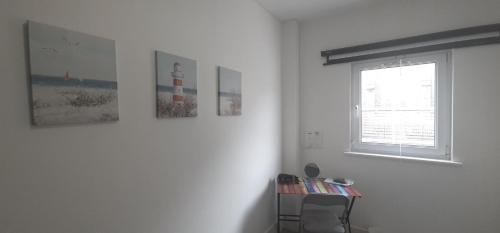 Castle Hostal | Neon 160