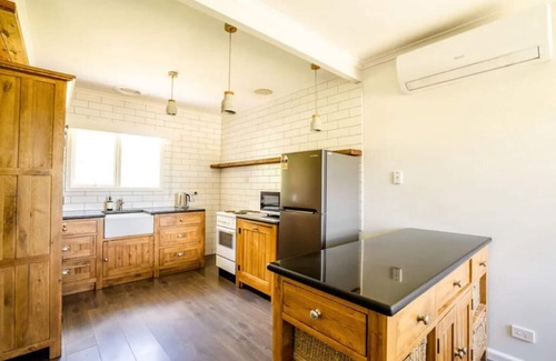 Nerrina Casa | NER001 · Green Acres Cabin: A Ballarat Farmland Retreat