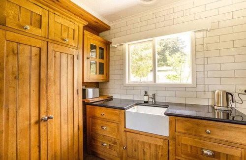Nerrina Casa | NER001 · Green Acres Cabin: A Ballarat Farmland Retreat