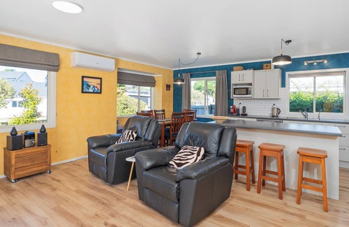 Cooks Beach Cabaña | Nido junto a la playa - Cooks Beach Holiday Home