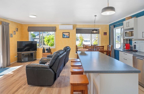 Cooks Beach Cabaña | Nido junto a la playa - Cooks Beach Holiday Home