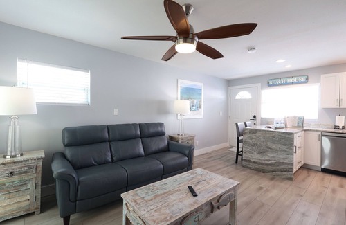 Siesta Key Cabaña | Nest Cottage Across street from beach and Heated Pool