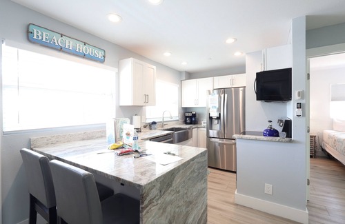 Siesta Key Cabaña | Nest Cottage Across street from beach and Heated Pool