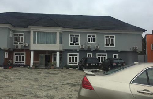 Ibadan Cabina | Nest Spa And Suites - Standard Executive
