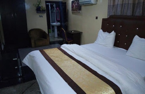 Ibadan Cabina | Nest Spa And Suites - Standard Executive