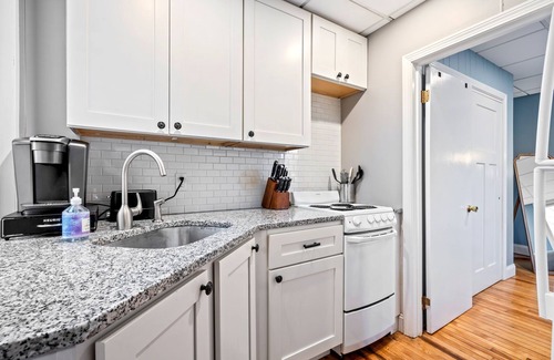 Back Cove Apartamento | Nesting Haven: Your Cozy Escape