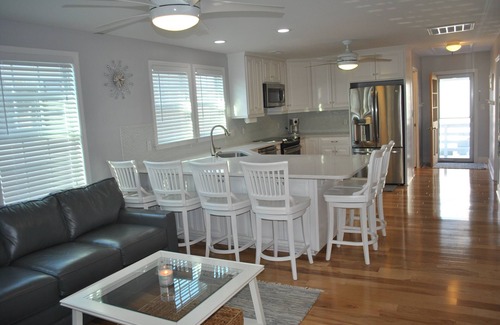 Wrightsville Beach Casa | Ubicado entre Banks Channel y la playa de la isla!