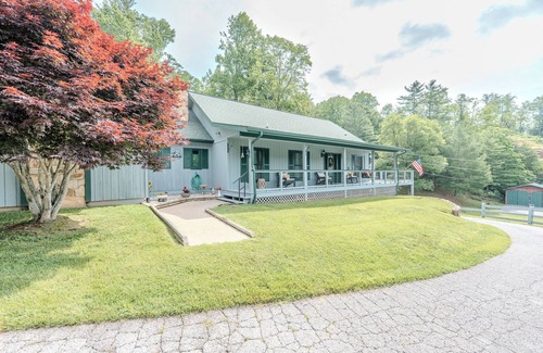 Spruce Pine Casa | Nestled By The River, Wrapped By The Mountains