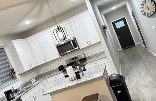 Spring Casa | Nestled Cozy 4-bedroom house with Loft, Pergola, WiFi, AC in enjoyable Spring