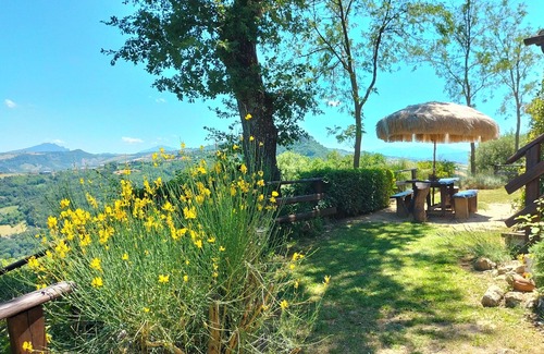 Penna San Giovanni Apartamento | Inmerso en un paisaje encantador, fantástico panorama desde el mar hasta las montañas.