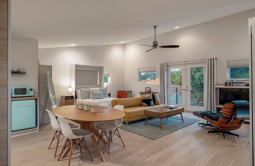 West Oak Hill Casa | Nestled In Nature Compound - Pet-Friendly, Acreage