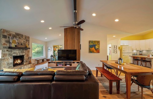West Oak Hill Casa | Nestled In Nature Compound - Pet-Friendly, Acreage