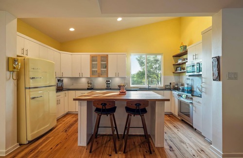 West Oak Hill Casa | Nestled In Nature Home - Pet-Friendly, Acreage