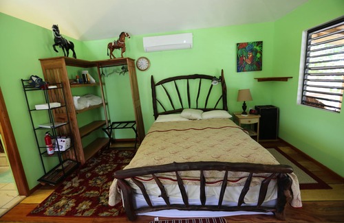Gales Point Cabina | Ubicado en el corazón de la selva tropical, Casa Stevens ofrece una estancia única
