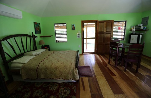 Gales Point Cabina | Ubicado en el corazón de la selva tropical, Casa Stevens ofrece una estancia única