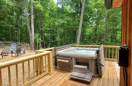 Zoe Cabina | Nestled in the Woods