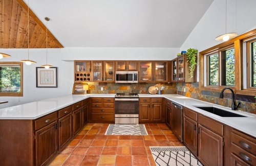 Evergreen Casa | Nestled Inn - Trails, Views, Hot Tub, Skiing!