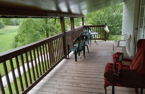 Allenwood Cabina | Nestled is the word for this country setting. Country living in its purest form.