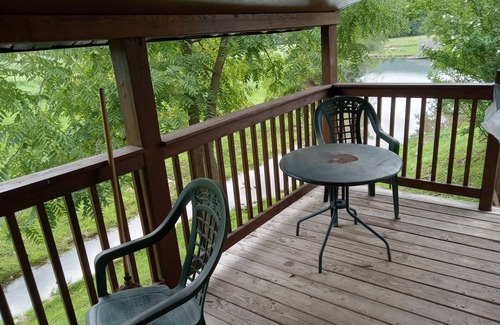 Allenwood Cabina | Nestled is the word for this country setting. Country living in its purest form.