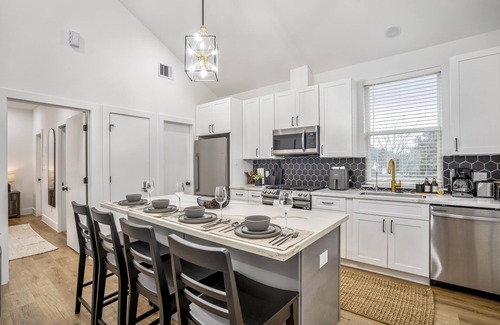 Greater East End Apartamento | Nestled Nook Bungalow #7033A @East End revitalized