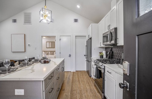 Greater East End Apartamento | Nestled Nook Bungalow #7033A @East End revitalized