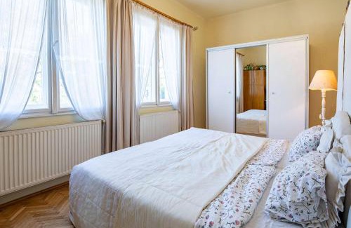 Gellert Hill Apartamento | Nestled Romance, Buda's Hilltop Heaven