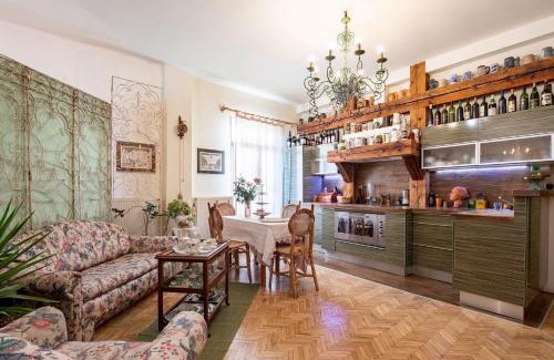 Gellert Hill Apartamento | Nestled Romance, Buda's Hilltop Heaven