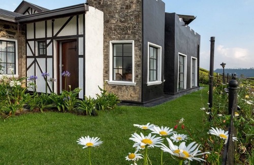 Nuwara Eliya Cabaña | Nestled with warm hospitality, intercontinental cuisine and panoramic view