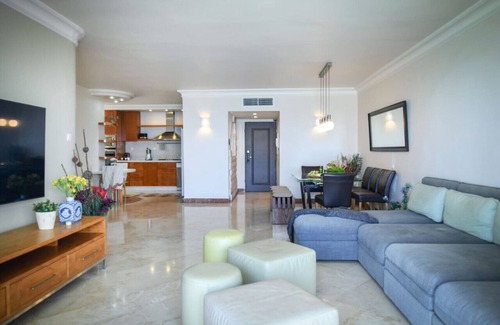 Netanya Apartamento | Netanya Panoramic Sea-View 4BR Apt