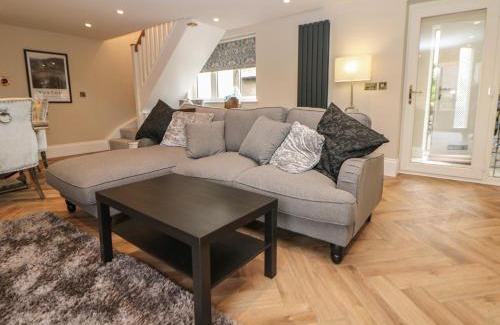 Buxton Casa | Netherdale House