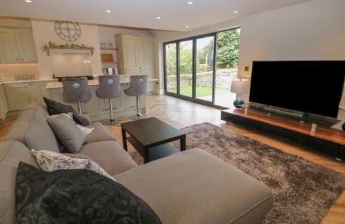 Buxton Casa | Netherdale House