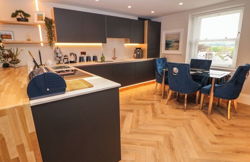 Buxton Cabaña | NETHERDALE PENTHOUSE, family friendly in Buxton