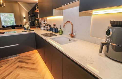 Buxton Cabaña | NETHERDALE PENTHOUSE, family friendly in Buxton