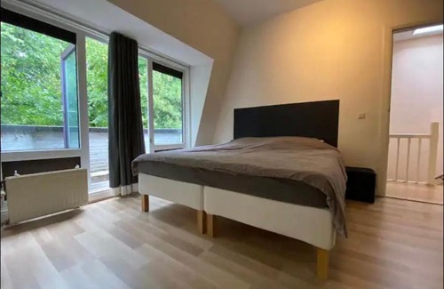 Laak Apartamento | Nette maisonnette in groene rustige wijk