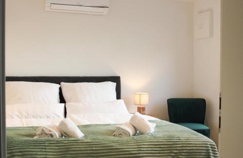 Freilassing Apartamento | NEU! BeSSa Homes Deluxe Apartment 6 Personen Klima Garten King Size Betten