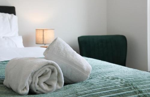 Freilassing Apartamento | NEU! BeSSa Homes Deluxe Apartment 6 Personen Klima Garten King Size Betten