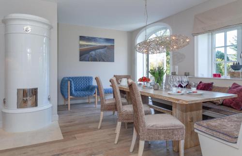 Keitum Casa | NEU Friesenhof Aenne Haus 4 - Ihr friesisches Zuhause unter Reet in Keitum Sylt