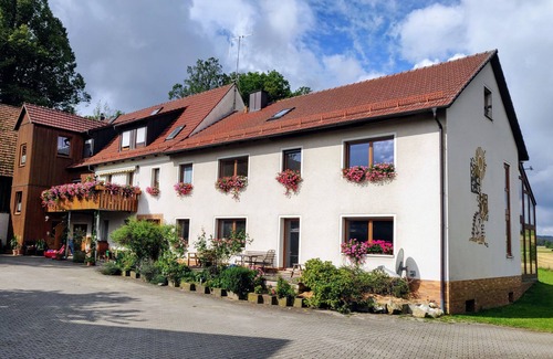 Edelsfeld Apartamento | Neu gebaute Ferienwohnung für 4 Personen mit Balkon