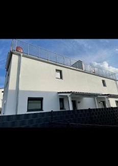 Oberasbach Casa | Neu-gebautes-komplettes-Reihenhaus